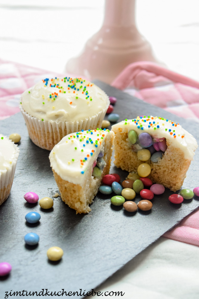Überraschungs Cupcakes mit Smarties